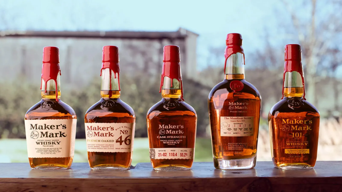 garrafas de whisky maker's mark