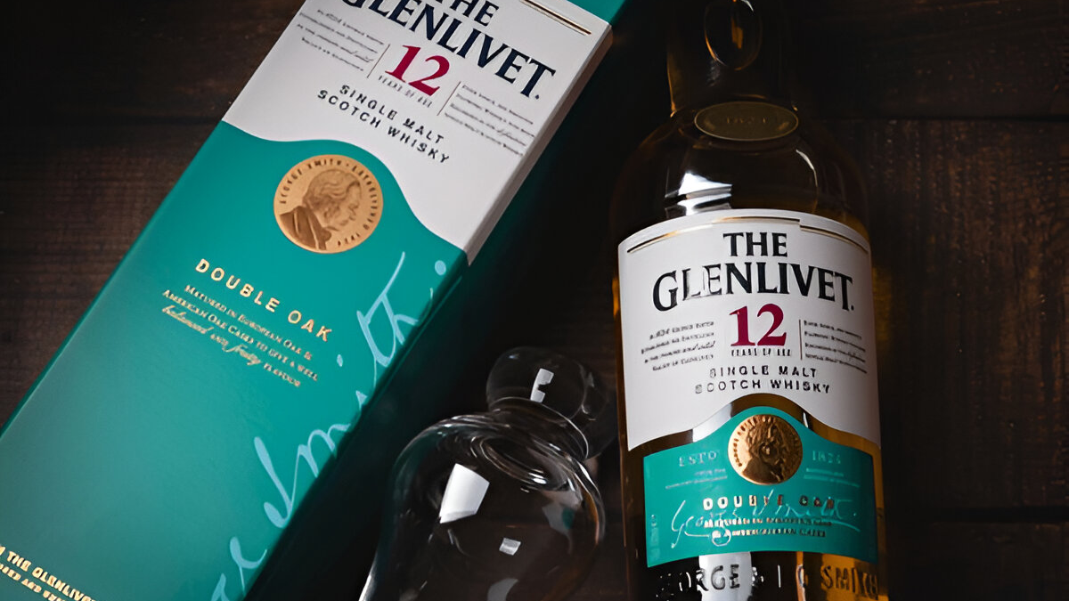 garrafa de whisky the glenlivet